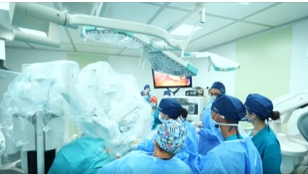 تونس تدخل عصر الجراحة الذكية بأول عملية جراحية روبوتية في الجهاز الهضمي